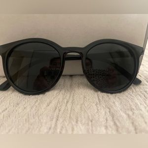 Black round sunglasses (brand new, no brand)